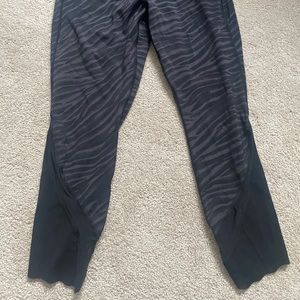 LULULEMON Black Capri Leggings Pants Size 12
